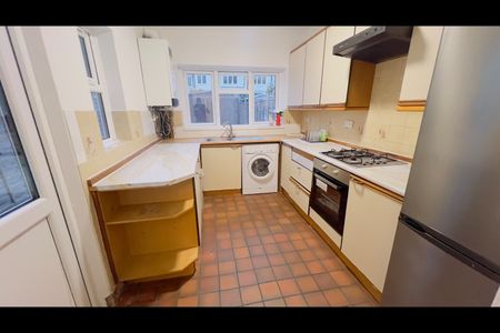 3 Bed Terraced House, Lebanon Road, CR0 - Photo 2