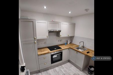 2 bedroom maisonette to rent - Photo 2