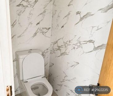 3 bedroom flat to rent - Photo 5