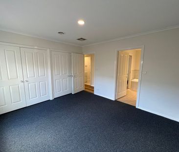 Stylish unit, great location! - Photo 2