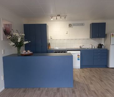 "Ready to move in - fully furnished unit" - Photo 4