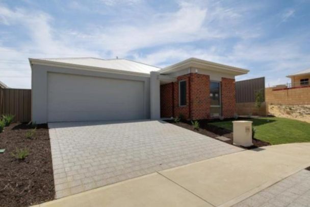 SPACIOUS FAMILY HOME - Photo 1