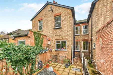 3 bedroom house to rent Southmill Road, Bishop's Stortford, Hertfordshire, CM23 - Photo 3