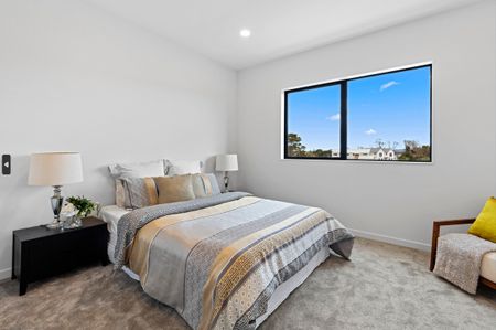 Spacious Family Home with 5 Bedrooms & 4.5 Bathrooms - Photo 4