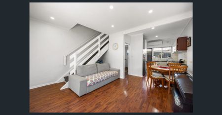 FOR RENT – Neat & Low-Maintenance Townhouse in Prime Glenside Location - Photo 2