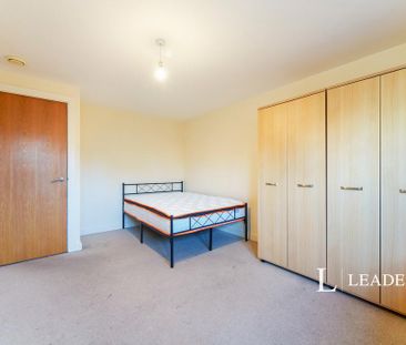 2 bedroom flat to rent - Photo 2