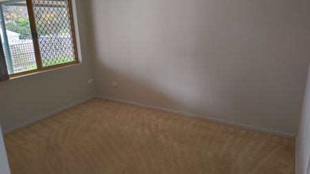 3 Bedroom, 1 Bathroom Stand Alone House - Photo 5