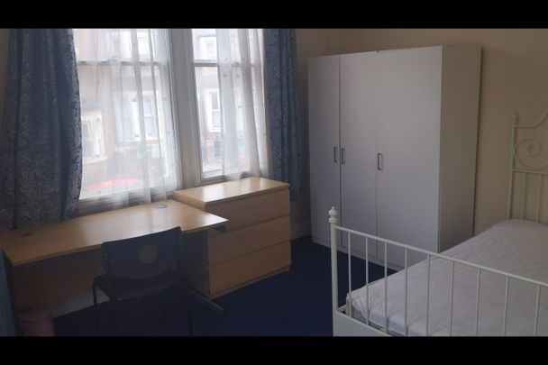 Room in a Shared House, Alfreton Road, NG7 - Photo 1