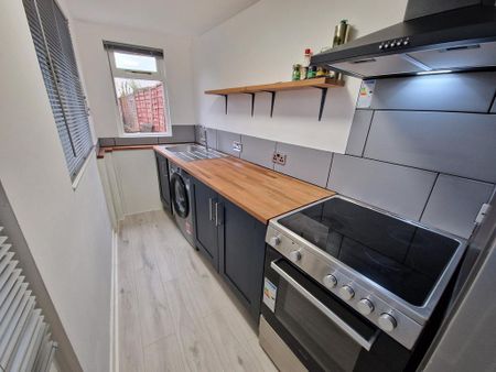 2 bedroom terraced house to rent - Photo 4