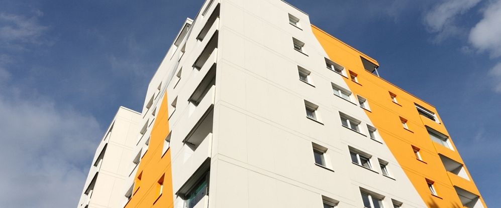 Ihr neues Zuhause im 5. Obergeschoss mit Aufzug erwartet Sie! - Photo 1