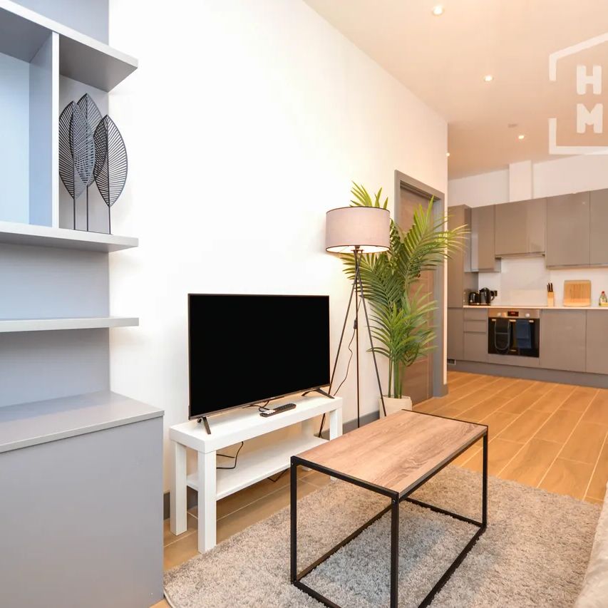 Avenir Court, N12 - Photo 1