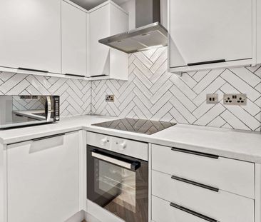 Not Your Average House Share Studio 1 - Photo 1