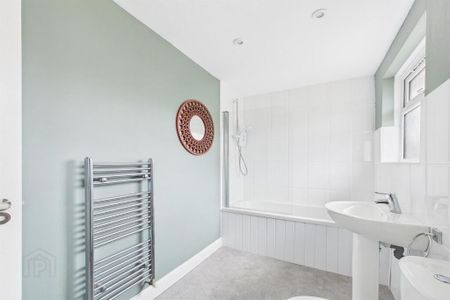 30 Strand Avenue, Holywood, BT18 9AW - Photo 3