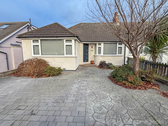 St Georges Drive, Carpenders Park, WD19 - Photo 1