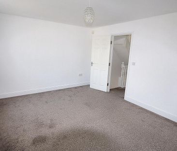 4 bedroom end of terrace house to rent - Photo 5