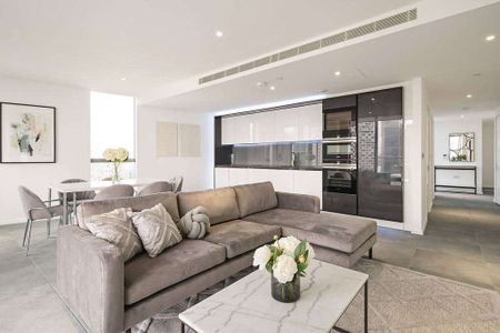 Superbly presented 3 double bedroom, 3 bathroom apartment to rent on the edge of the Canary Wharf Estate. - Photo 4