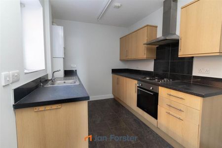 2 bedroom ground floor flat to rent - Photo 3