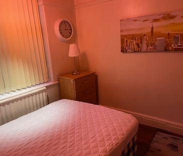 Room in a Shared House, Coleridge Road, M16 - Photo 3