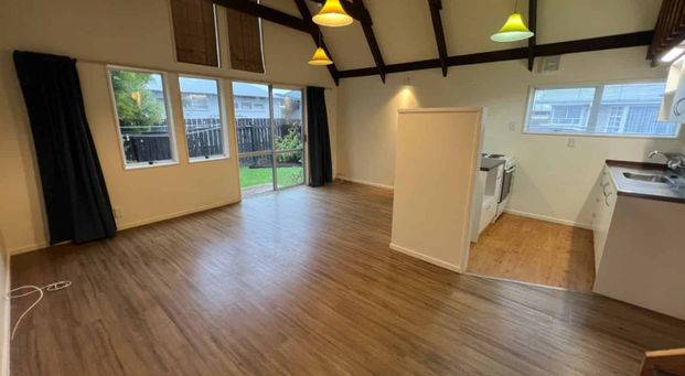 TWO BEDROOMS - ROSLYN - Photo 1