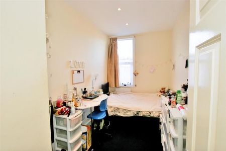 6 bedroom house to rent - Photo 4