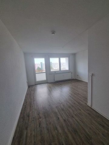 Bezugsfertige 3-Zimmer-Wohnung mit Balkon und Aufzug! - Foto 2