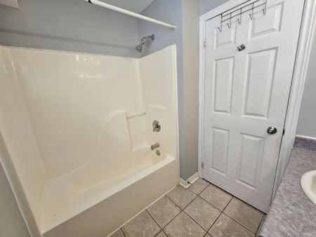 For Lease - 8 Heritage Court Unit# Lower, Barrie, Ontario - Photo 5