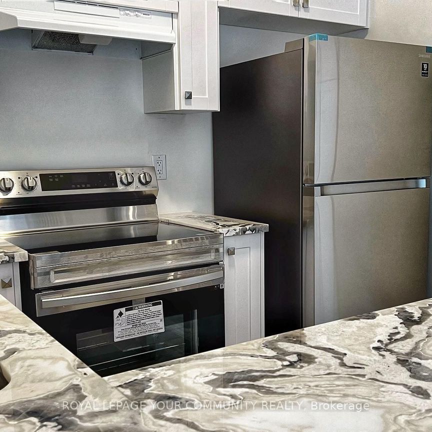 For Lease - 194 Vantage Loop Street, Newmarket, Ontario - Photo 1