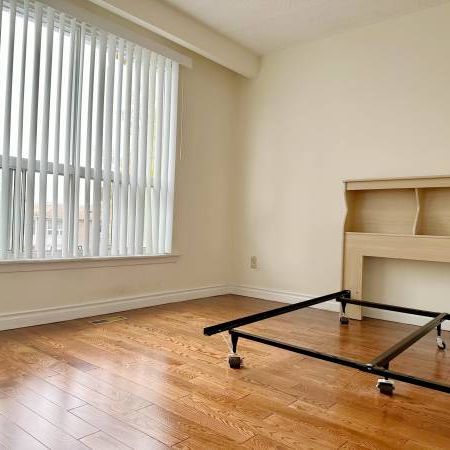 Finch/Victoria Park 2bd apartment available - Photo 4