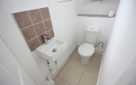 4 bedroom terraced house to rent - Photo 2