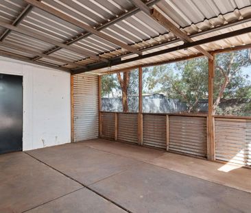 Neat & Tidy 2-Bedroom Home on a Spacious Block! - Photo 5