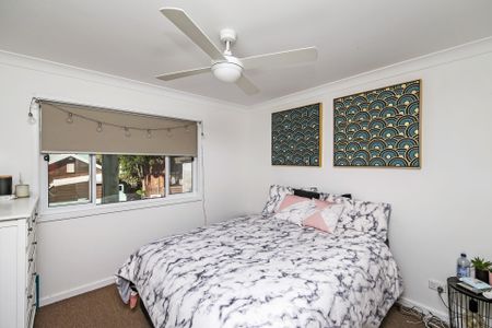 Renovated one bedroom unit on first floor of small block - Photo 5