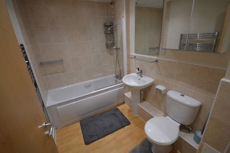 2 bedroom flat to rent - Photo 5