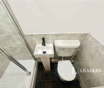 1 bedroom in a house share to rent - Photo 6