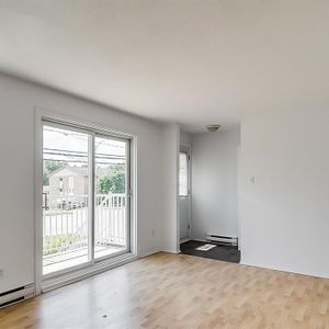 1075 Boulevard Maloney Est (Gatineau) Super Appartement 5 1/2 - Photo 3