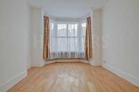 4 bedroom terraced house to rent - Photo 2