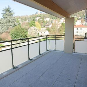 Miribel : Splendide T3 de 67 m² en plein centre avec cuisine équipée balcon et garage - Photo 3