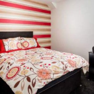 3 bedroom property to rent in Salford - Photo 3