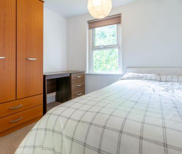 4 bedroom terraced house to rent - Photo 4