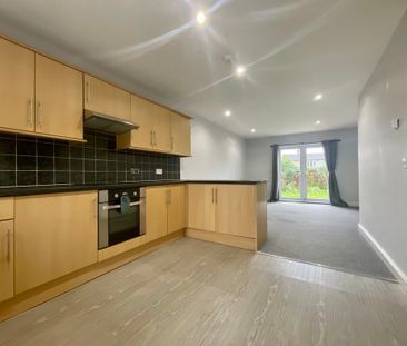 2 bedroom Mid Terraced House to let - Photo 3