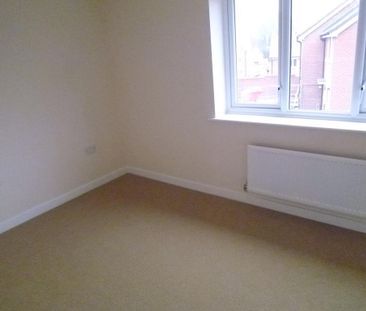 2 bedroom end of terrace house to rent - Photo 4