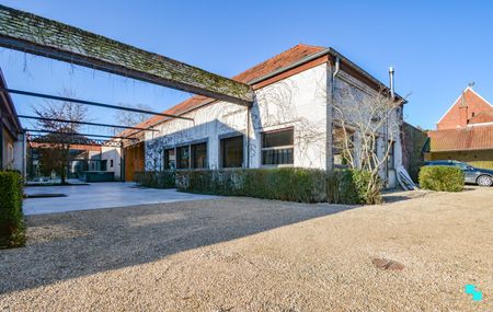 Rustig gelegen, unieke loft pal in het centrum van Roeselare - Photo 2