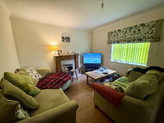3 bedroom end of terrace house to rent - Photo 1
