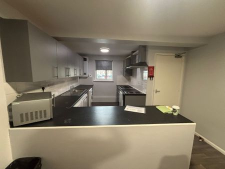 18 Albert Square, NG7 2FH, NOTTINGHAM - Photo 2