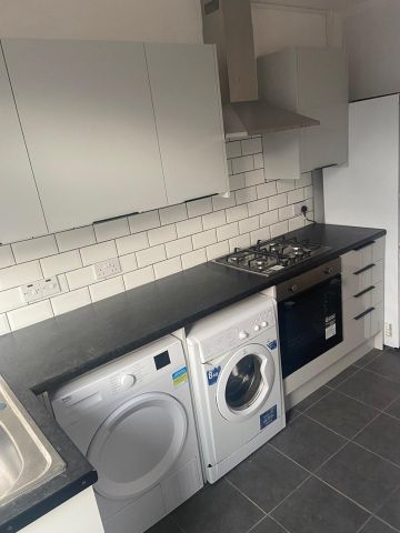 3 Bed Semi-Detached House, Abercorn Road, CV5 - Photo 3