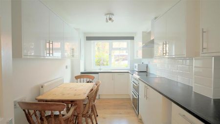 4 bedroom flat to rent - Photo 5