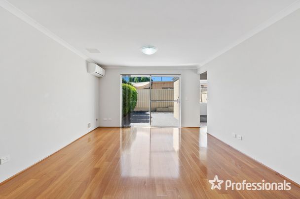 Street Front Villa! - Photo 1