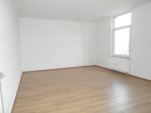 Antonstr. 20, Wohnung 6 ~~~ Balkon, Tageslichtbad mit Wanne und Dusche, Gäste-WC, Abstellraum, Keller - Photo 4