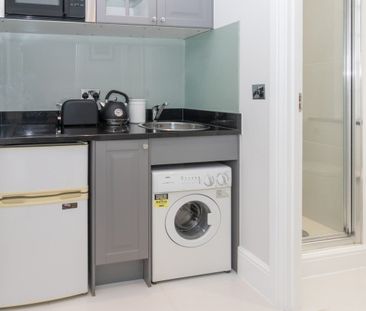 Studio Flat, Du Cane Court, SW17 - Photo 2