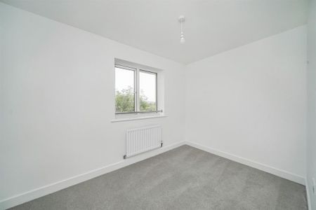 4 bedroom semi-detached house to rent - Photo 5