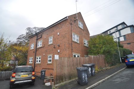 2 bed Apartment - To Let - Photo 5
